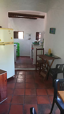 Guia de hospedagem de Canoa Quebrada: hotéis, pousadas, albergues, camping, flats, apartamentos e casas para temporada.