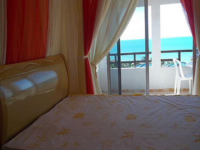 Guia de hospedagem de Canoa Quebrada: hot&eacute;is, pousadas, albergues, camping, flats, apartamentos e casas para temporada.