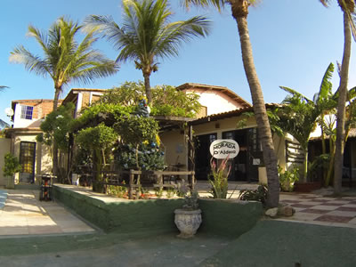 Guia de hospedagem de Canoa Quebrada: hot&eacute;is, pousadas, albergues, camping, flats, apartamentos e casas para temporada.