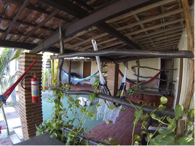 Guia de hospedagem de Canoa Quebrada: hot&eacute;is, pousadas, albergues, camping, flats, apartamentos e casas para temporada.