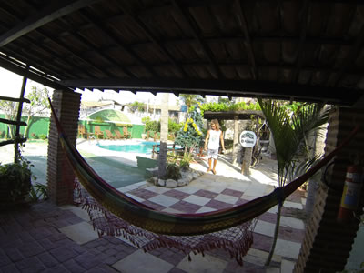 Guia de hospedagem de Canoa Quebrada: hot&eacute;is, pousadas, albergues, camping, flats, apartamentos e casas para temporada.