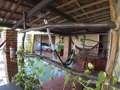 Guia de hospedagem de Canoa Quebrada: hot&eacute;is, pousadas, albergues, camping, flats, apartamentos e casas para temporada.