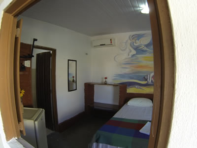Guia de hospedagem de Canoa Quebrada: hot&eacute;is, pousadas, albergues, camping, flats, apartamentos e casas para temporada.