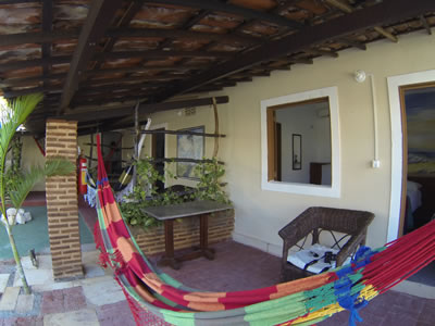 Guia de hospedagem de Canoa Quebrada: hot&eacute;is, pousadas, albergues, camping, flats, apartamentos e casas para temporada.